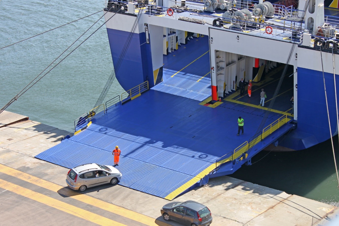 Todo lo que necesitas saber para llevar tu coche en ferry a Baleares